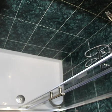 Luxury Center - Railways Station Apartment