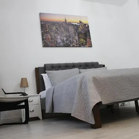 Luxury Center - Railways Station בוקרשט