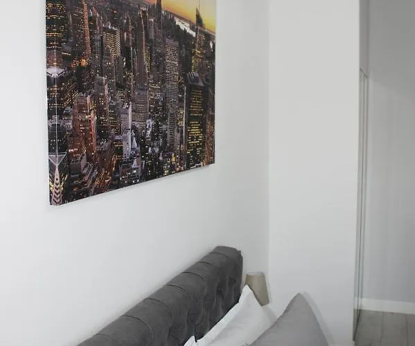 Апартаменти Luxury Center - Railways Station